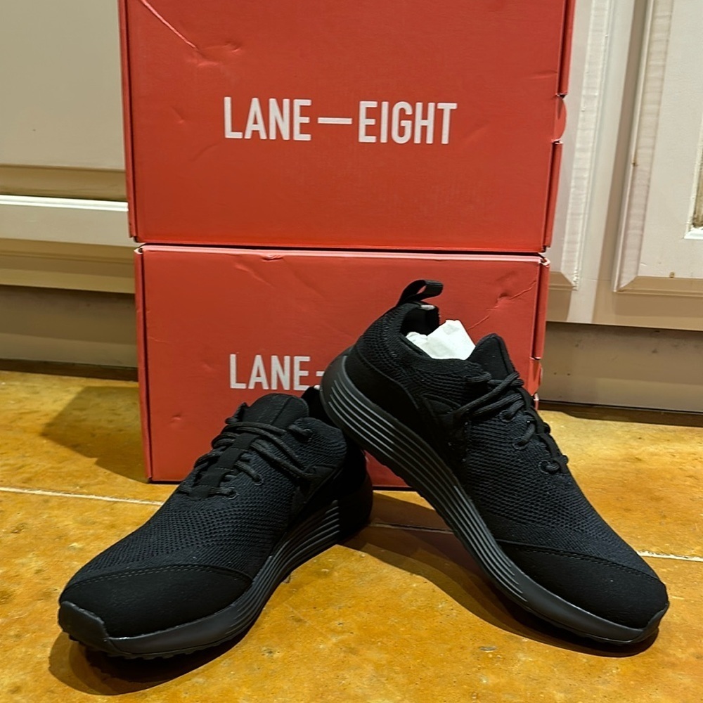 NWT in box. Lane-Eight Trainer sneakers.   Mens or women’s 1002  Size 8